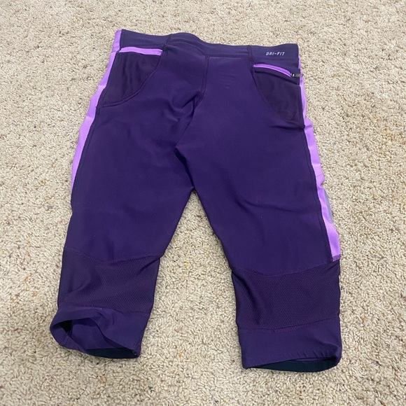 Nike Dri Fit Women’s XS Purple Capri Leggings Zip Pocket Drawstring - Picture 5 of 9